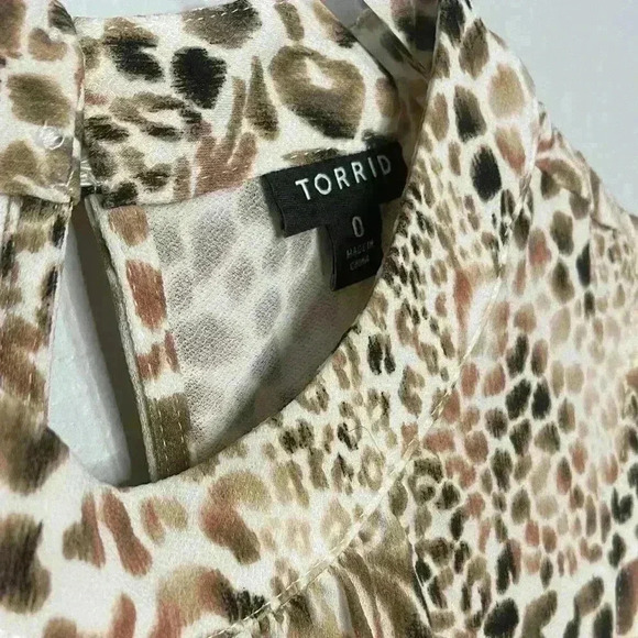 Torrid Crepe Mock Neck Animal Print Tank 0 0X 12 - Picture 5 of 7